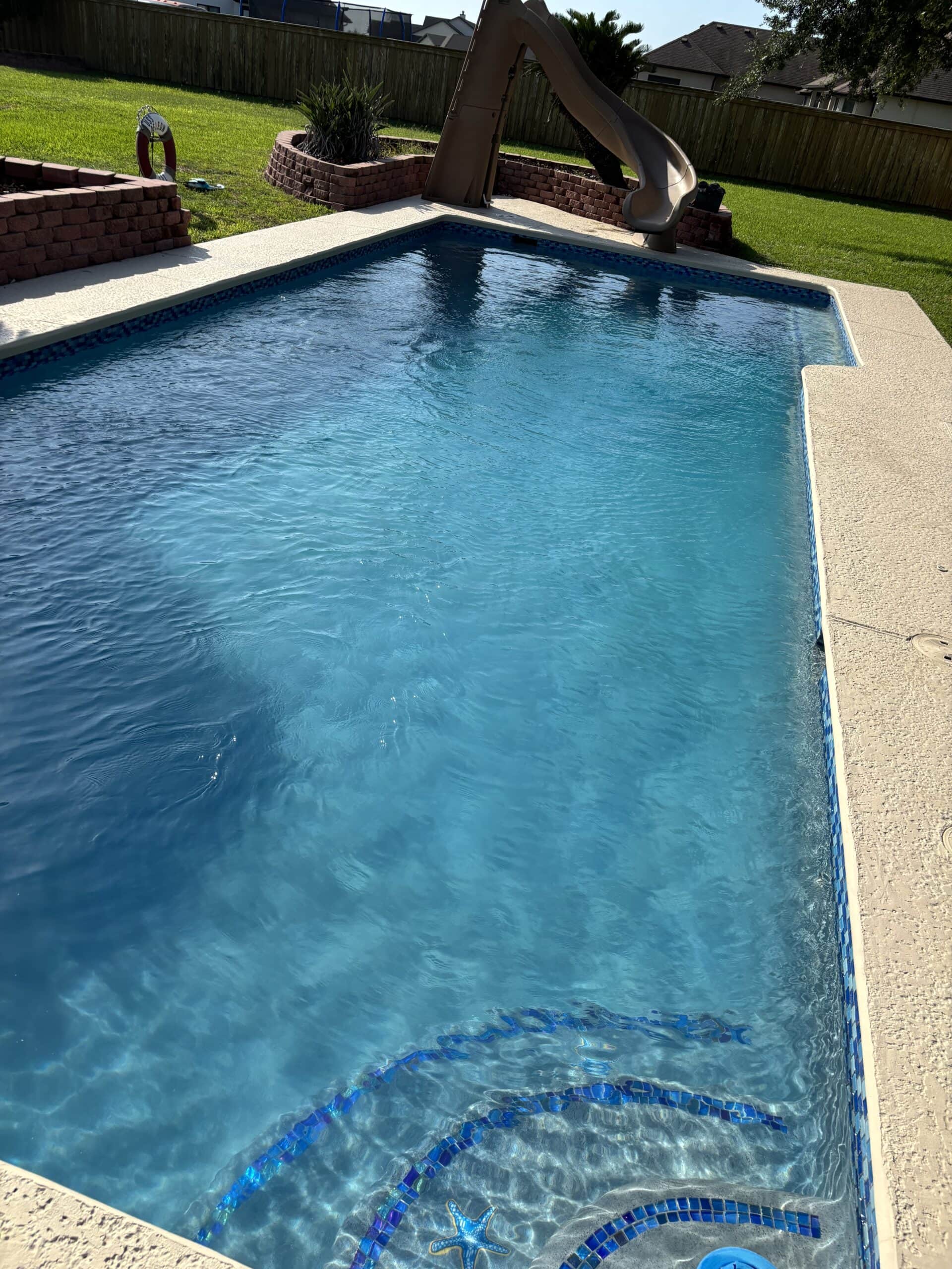 swimming pool cleaning service
